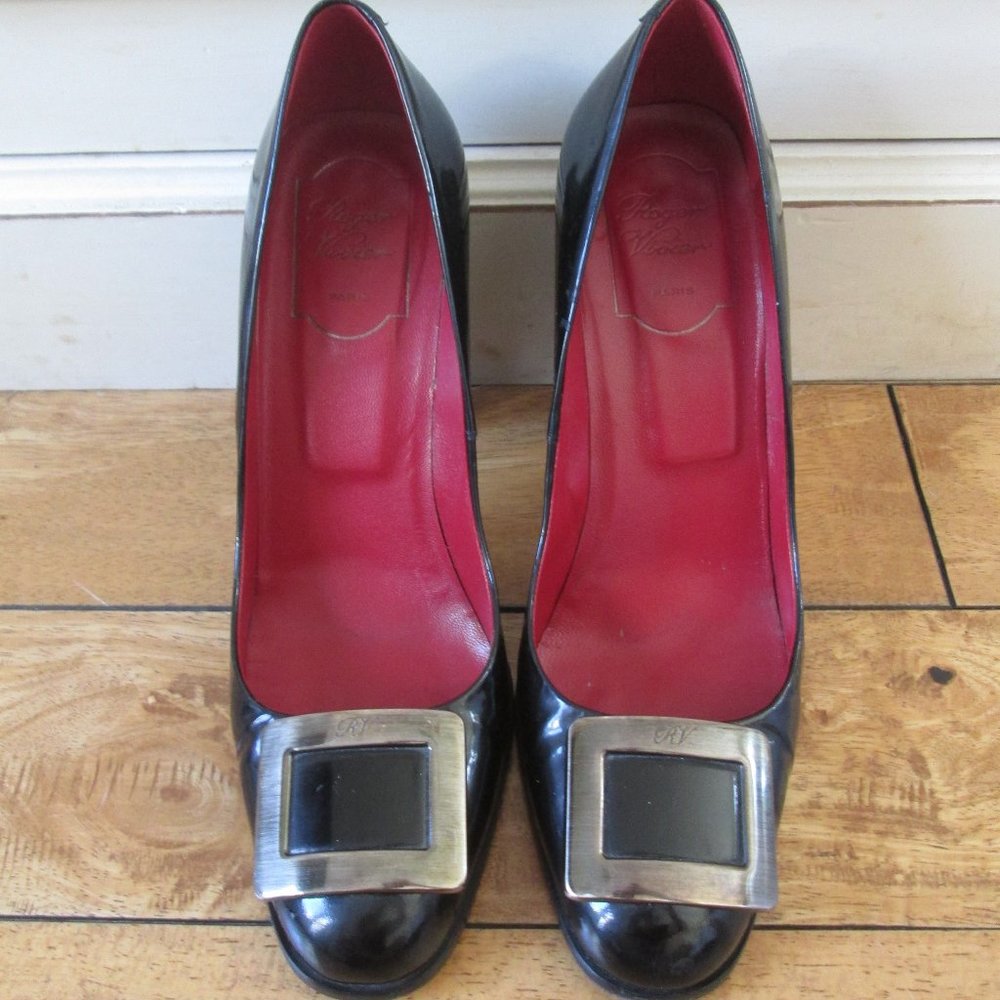 Roger Vivier Paris Black Patent Leather Pumps Made in Italy 9